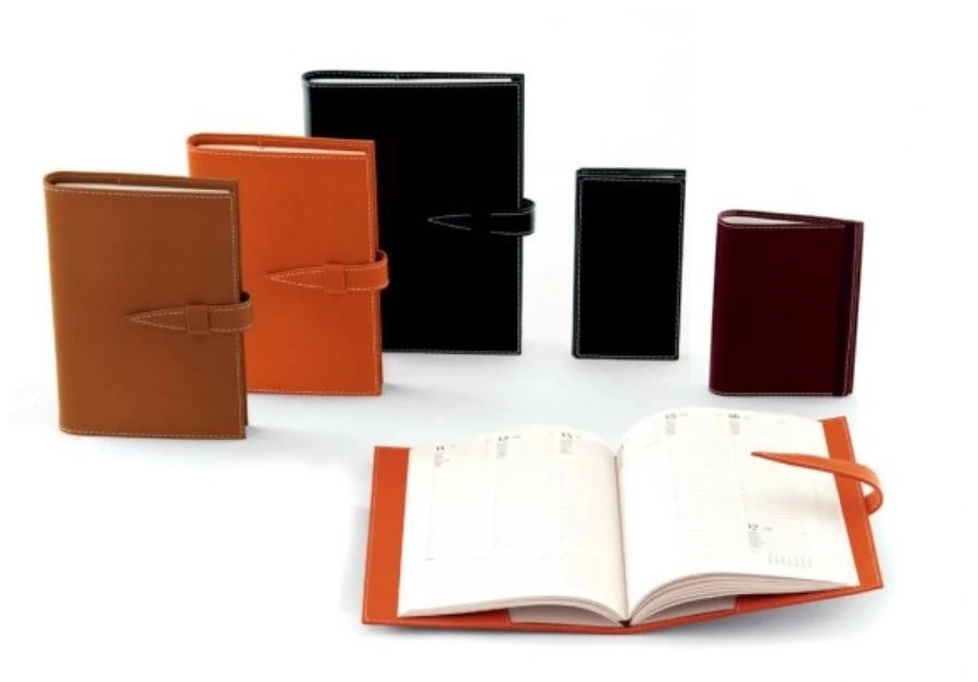 picture 3 A subtle leather notebook as a gift