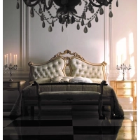 Picture Italian bed in the Renaissance style