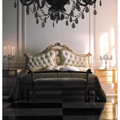 Picture Italian bed in the Renaissance style