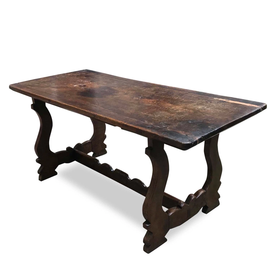 picture 1 Fratino walnut table with a wonderful single-axis top