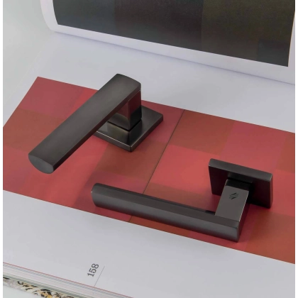 Picture Original Alba door handle in 3 finishing variants