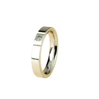 Picture Elegant gold wedding ring with a 2.5 mm wide diamond