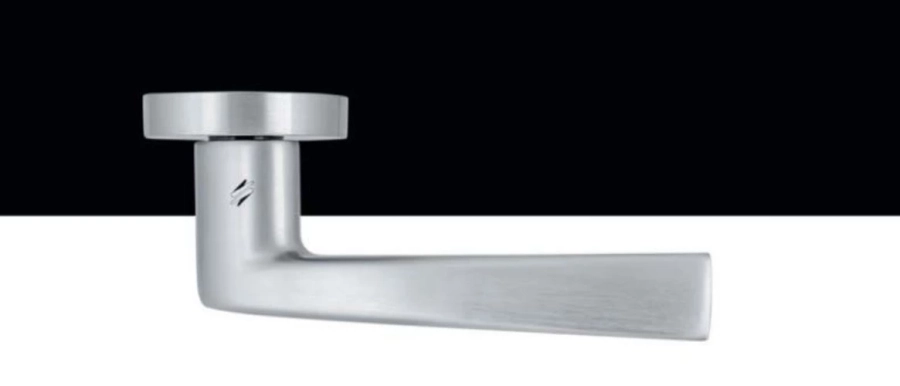 picture 3 Blazer handle in 4 door finishing options