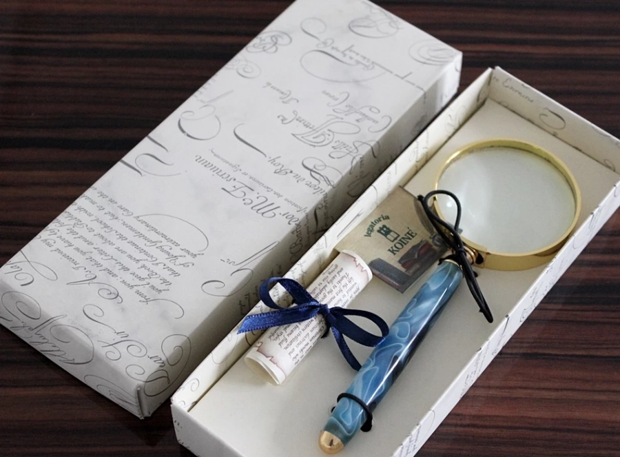 picture 6 Stylish Italian Magnifier