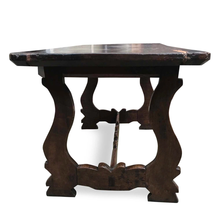 picture 2 Fratino walnut table with a wonderful single-axis top