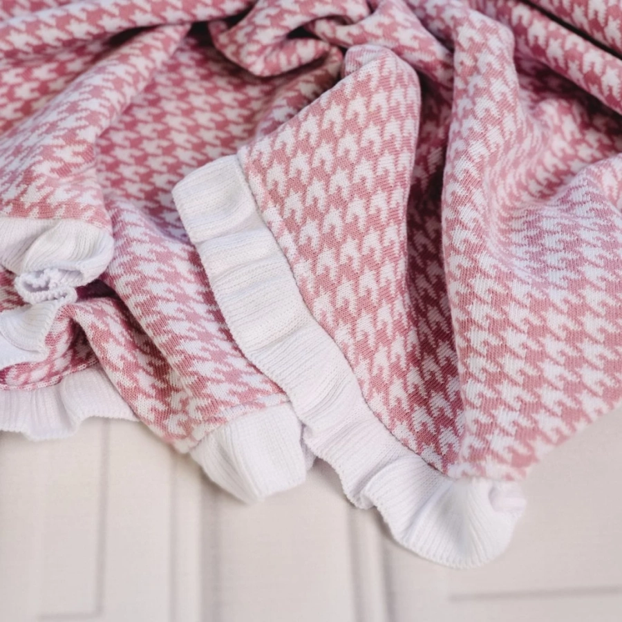 picture 2 Pink and white houndstooth blanket