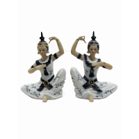 Zdjęcie Para postaci kobiecych z niebiesko-białej porcelany