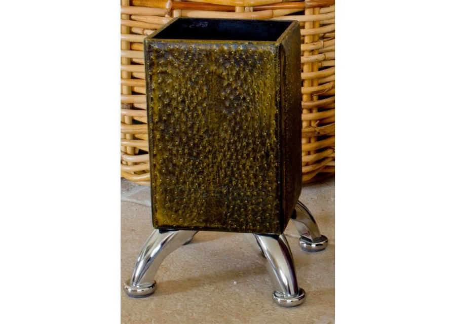 picture 1 An unusual waste paper bin