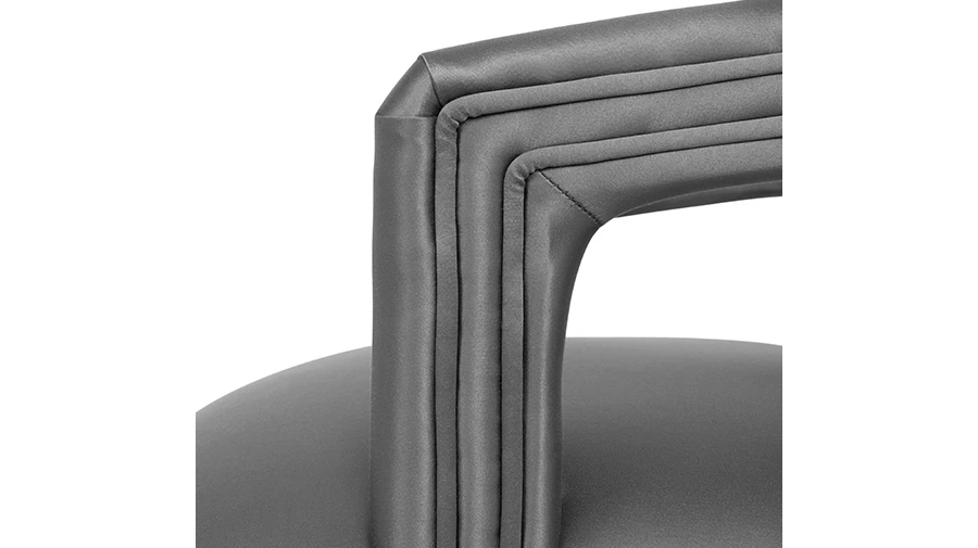 picture 6 A prestigious Portuguese counter stool