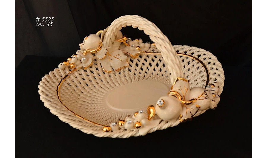 picture 1 Fruit plate with a handle