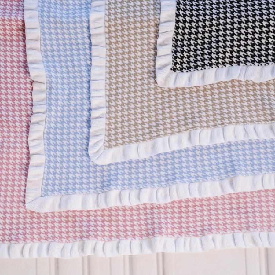 picture 4 Pink and white houndstooth blanket