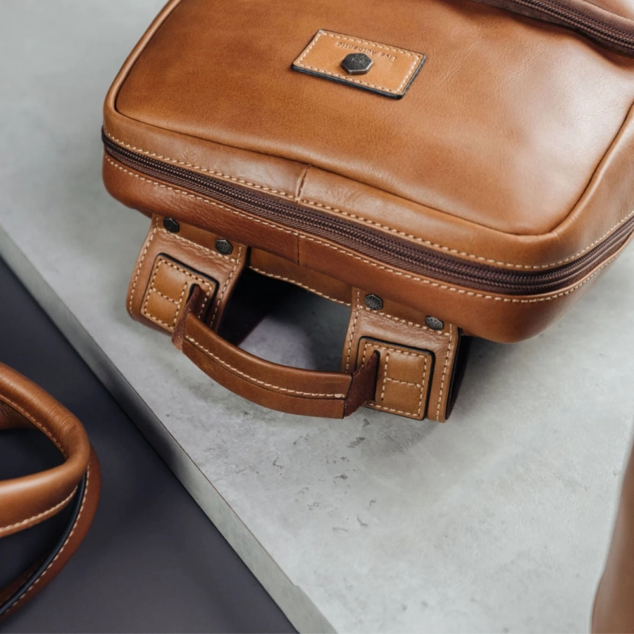 picture 4 Compact brown leather laptop backpack