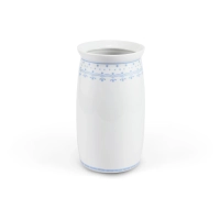 Zdjęcie Stylowy porcelanowy wazon zdobiony jasnoniebieskim ornamentem - Leander