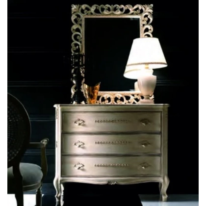 Picture Italian chest of drawers in Renaissance style