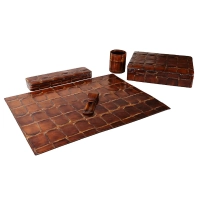 Picture Un juego de un fabricante alemán fabricado en cuero.