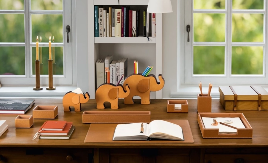 picture 8 Pure Elegance leather desk set