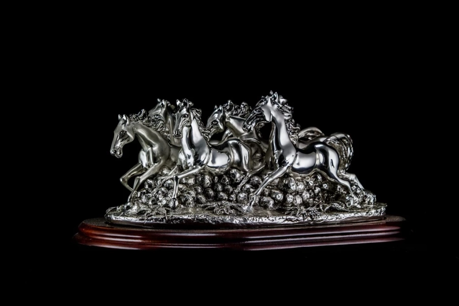 obrazek 1 Stado eleganckich koni  - figurka do salonu