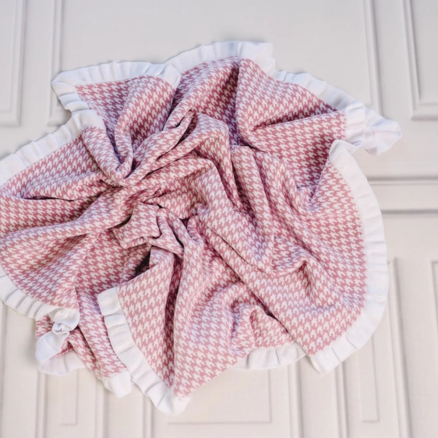 picture 1 Pink and white houndstooth blanket