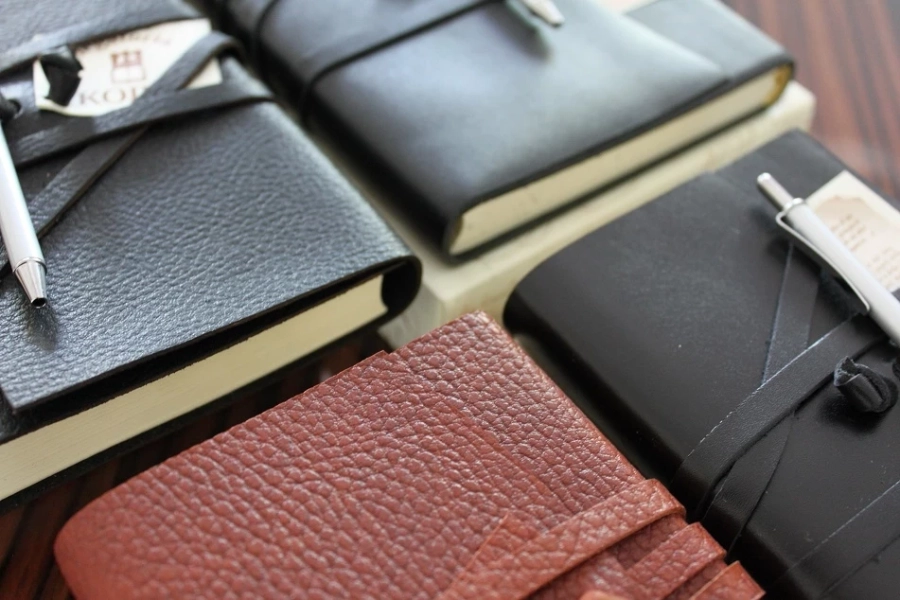 picture 4 Black elegant notebook - Leather