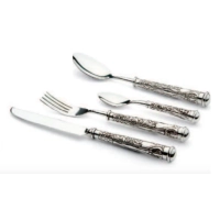 Picture Beautiful Chinelli table spoon from the Casello collection