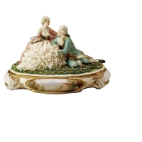 Zdjęcie Porcelanowa figurka kobiety i mężczyzny