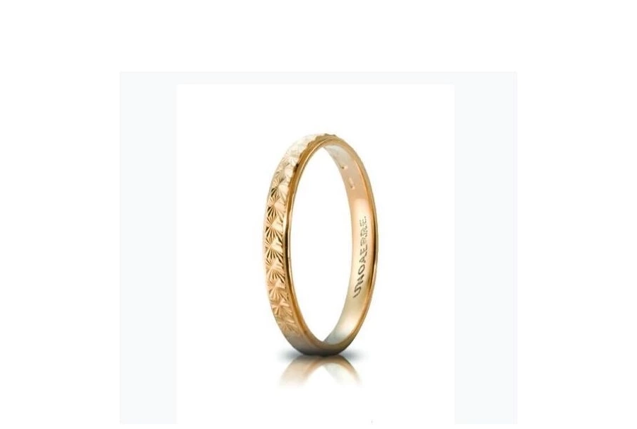 picture 1 Stylish 3mm gold wedding ring