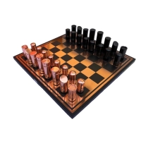 Picture Figuras únicas de aluminio en rosa, dorado y negro con tablero de ajedrez - The Chess Empire
