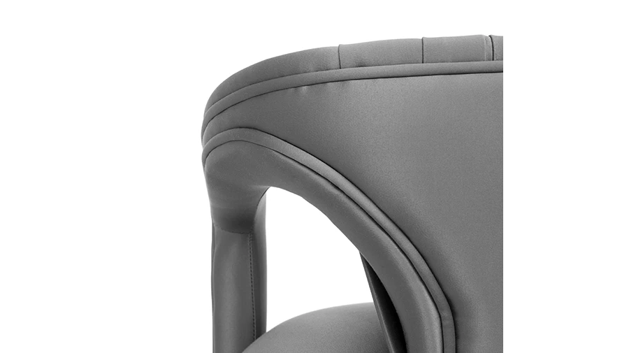picture 7 A prestigious Portuguese counter stool