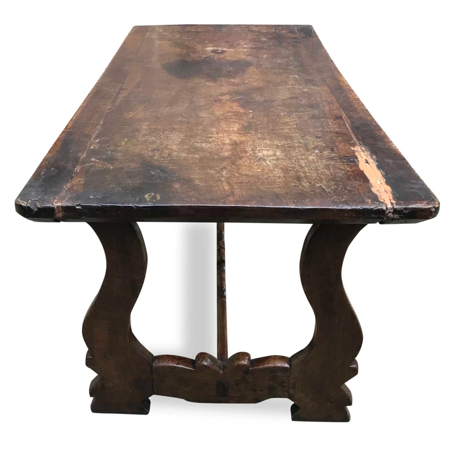 picture 4 Fratino walnut table with a wonderful single-axis top