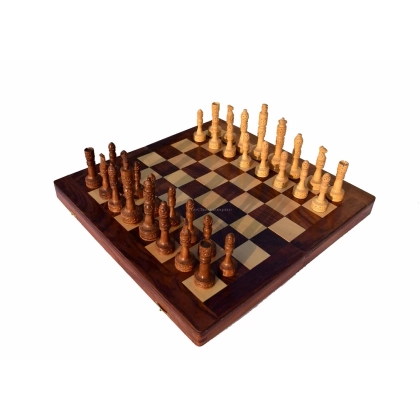 Zdjęcie Stylowe drewniane figury w kształcie wieży do gry w szachy - The Chess Empire