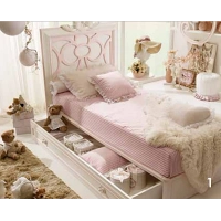 Picture Beautiful, girly bed with pull-out storage - Ferretti e Ferretti