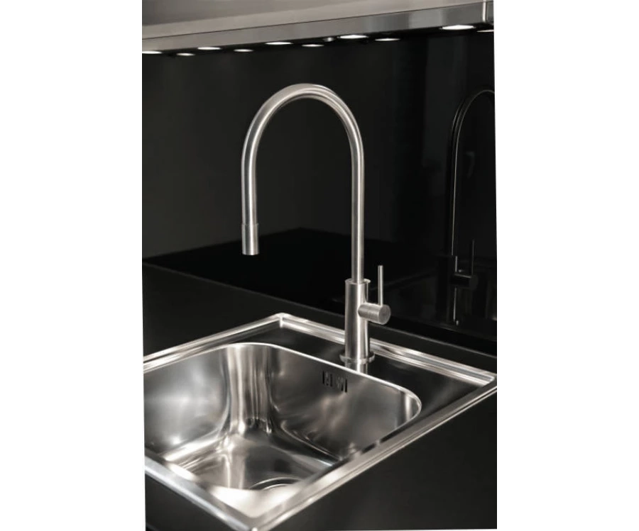picture 4 A solid single-lever faucet with a pull-out spout