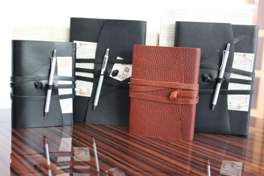 picture 7 Black elegant notebook - Leather