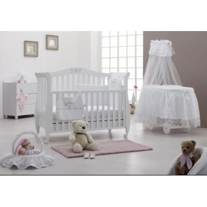 Zdjęcie Urokliwe białe włoskie łóżeczko ze zdjemowanym bokiem dla niemowlaka - Italbaby