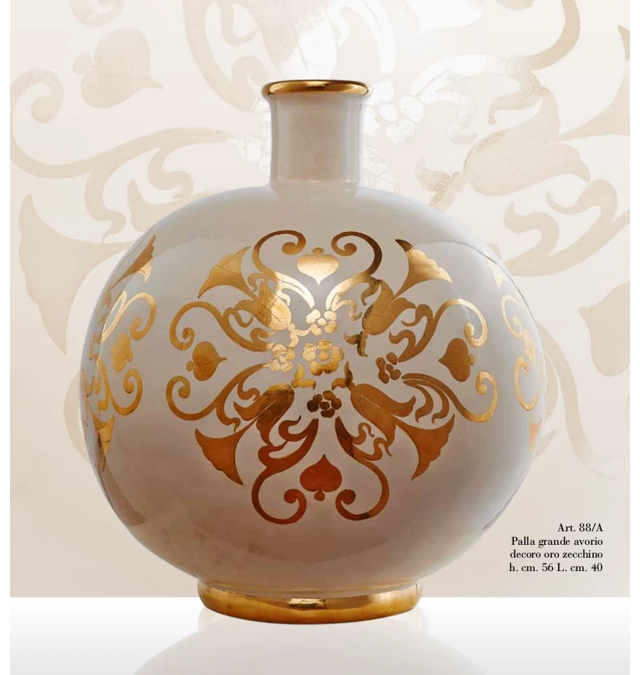 picture 1 A bulging vase 88/A with gold Ceccarelli decorations