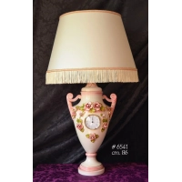 Zdjęcie Ekskluzywna lampa dekoracyjna z zegarem i kwiatowymi zdobieniami