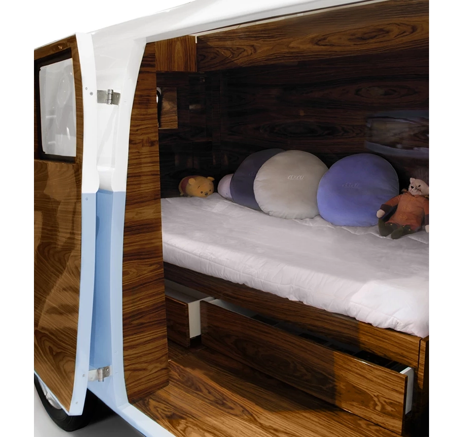 picture 14 A car-shaped children's bed