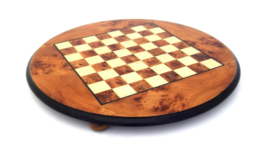 picture 1 A large, classic chess board