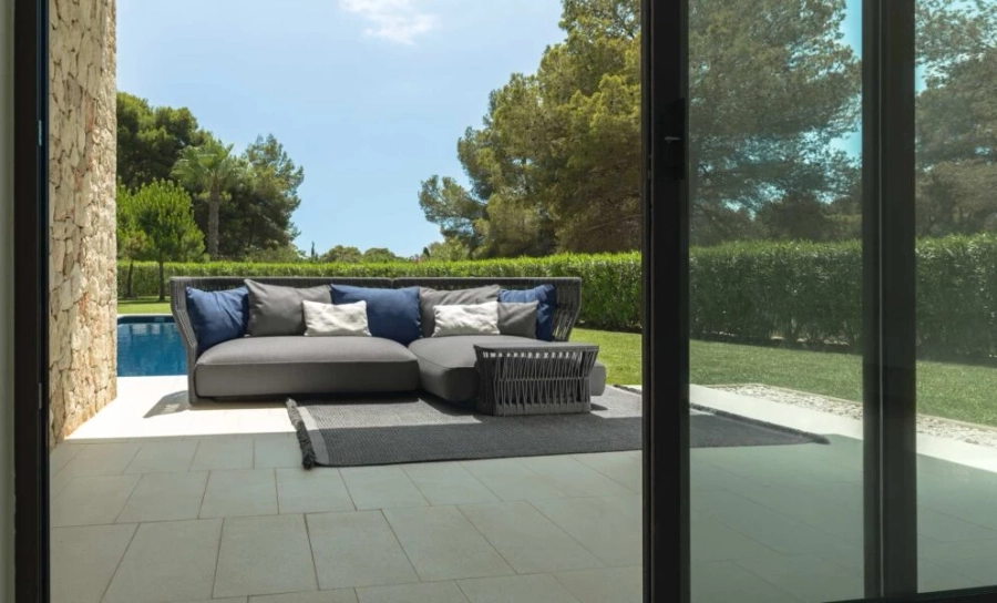 picture 1 Luxurious, solid Italian table