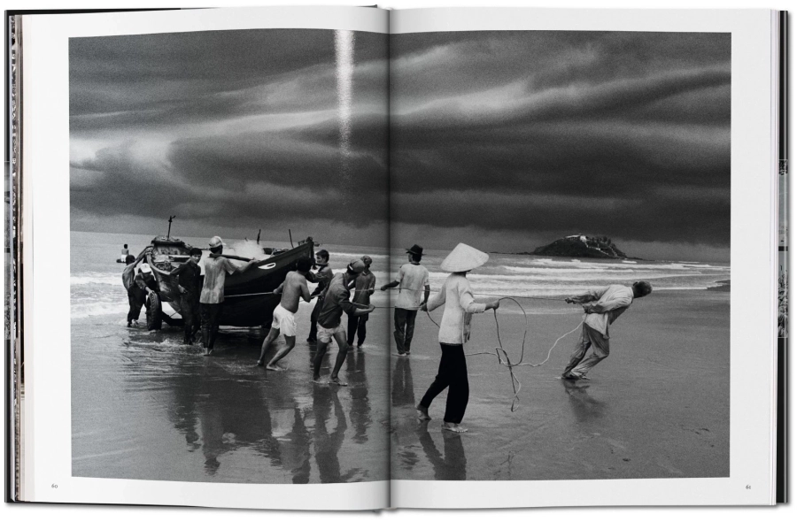 picture 4 Book by Sebastião Salgado. Exodus - Taschen