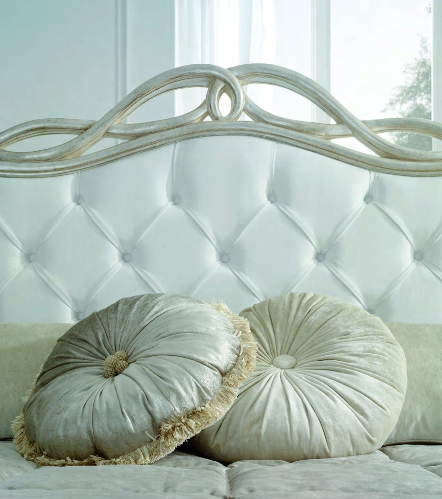 picture 4 An extremely elegant bed from Florence