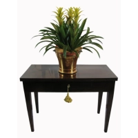 Picture Louis XVI extendable table made of mahogany, veneered