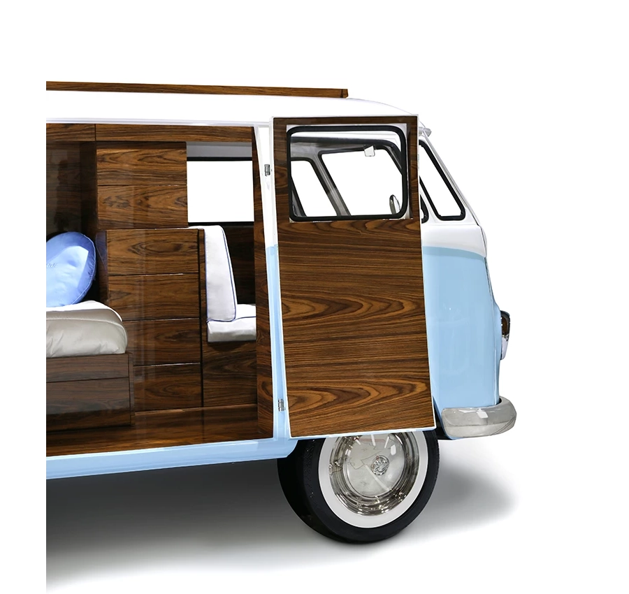 picture 13 A car-shaped children's bed