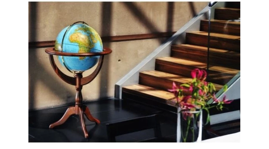 picture 3 A phenomenal Jannine Blue decorative globe