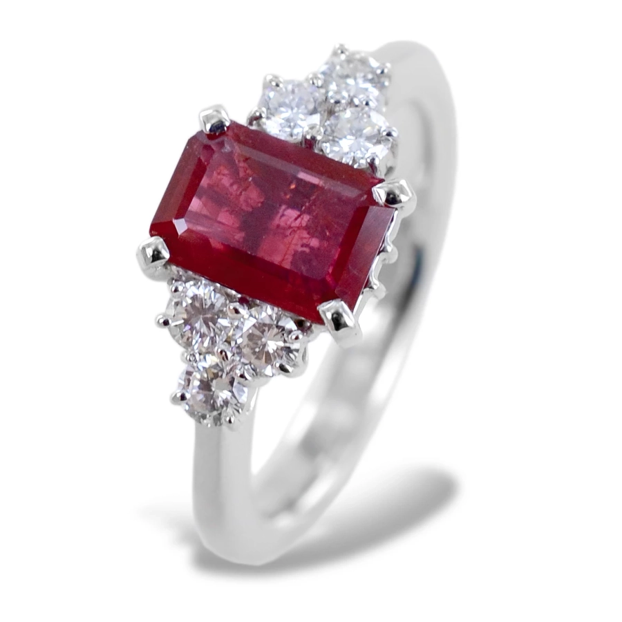 picture 1 A unique Italian ring with a central ruby and side diamonds - large ruby
