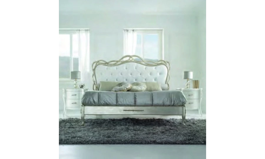 picture 1 An extremely elegant bed from Florence