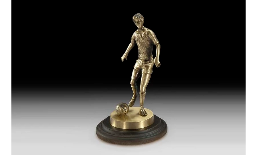 obrazek 1 Luksusowa statuetka piłkarza z brązu