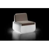 Bild Designer-Sessel im minimalistischen Stil für moderne Gärten und Wohnungen, beleuchtet mit einer LED-Lampe - Plust