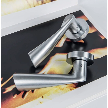 Picture Modern Flessa door handle