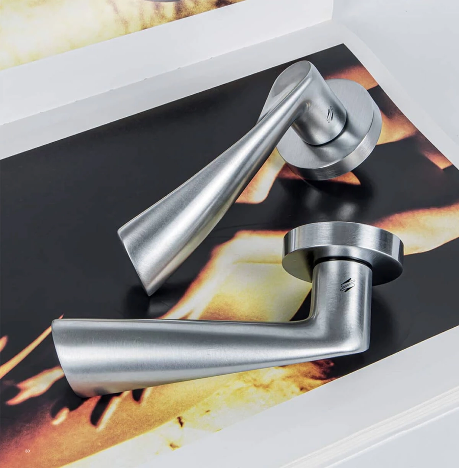 picture 1 Modern Flessa door handle